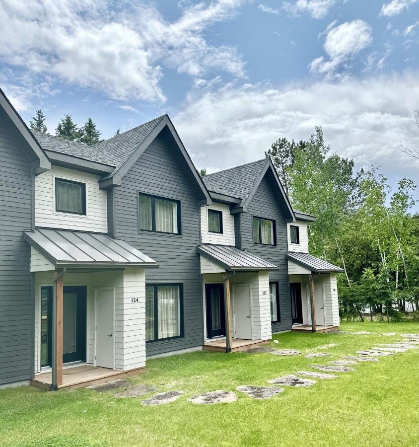 Suites Du Lac Moore Mont-Tremblant Esterno foto